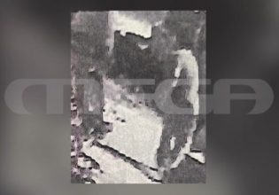 Γυναικοκτονία στη Θεσσαλονίκη: Η στιγμή που μεταφέρεται η σορός της Γεωργίας στο μπαούλο