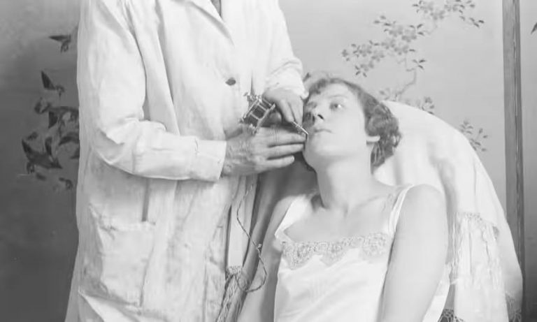 Οι οδυνηρές και «φαρμακερές» θεραπείες ομορφιάς του 19ου και 20ου αιώνα