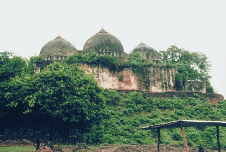 Υπό απειλή η ισλαμική κληρονομιά – Ινδουιστικός ναός αντί για τζαμί στην Ινδία