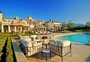 Γιατί οι κροίσοι του Λος Άντζελες εγκαταλείπουν τα αρχοντικά τους