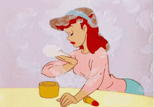 Γυναίκες άνω των 50 αποκαλύπτουν τις πιο τοξικές τάσεις ομορφιάς του παρελθόντος