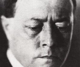 Θεόφραστος Σακελλαρίδης: Το «έντεχνο – λαϊκό» τραγούδι μισόν αιώνα πριν από τον Χατζιδάκι και τον Θεοδωράκη