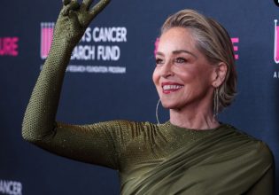 Τα «κακά παιδιά» που γνώρισε η Σάρον Στόουν σε εφαρμογή γνωριμιών