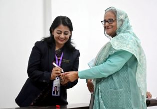 Μπανγκλαντές: Η Σέιχ Χασίνα εξασφάλισε 5η θητεία σε εκλογές «παρωδία», σύμφωνα με την αντιπολίτευση