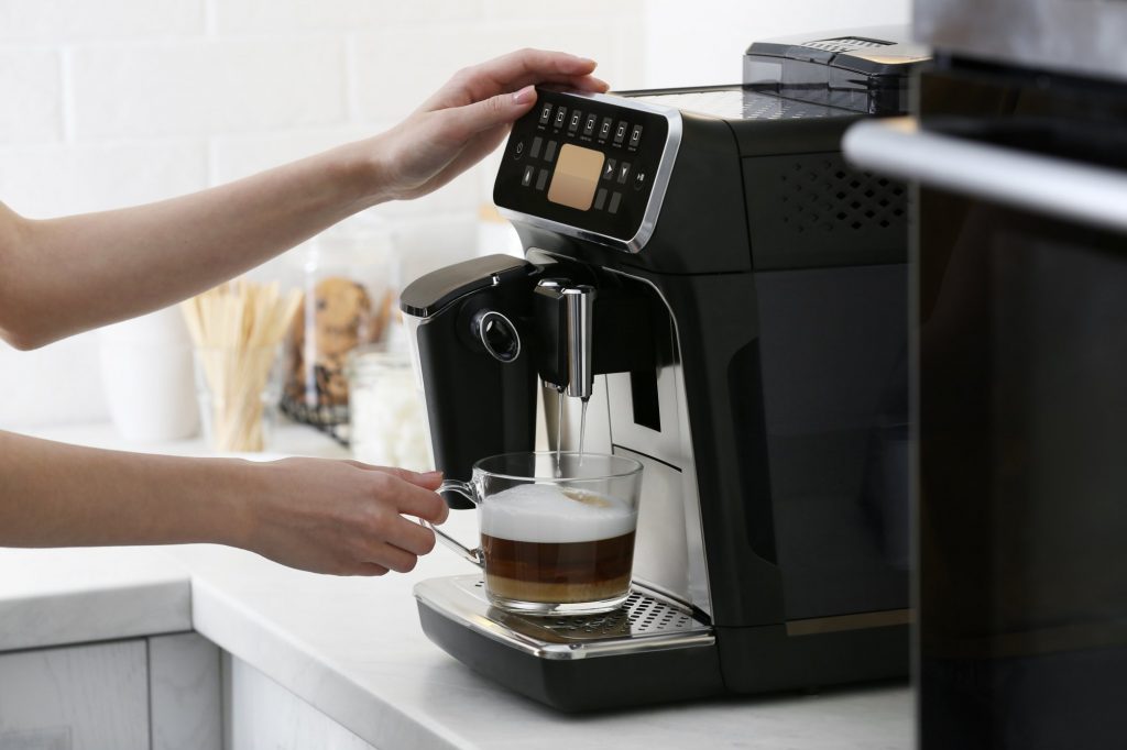 Ο πιο εύκολος τρόπος να καθαρίσεις τη μηχανή του espresso