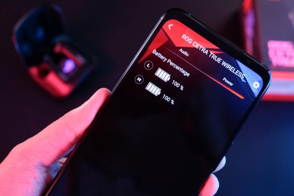 Αυτό είναι το πανίσχυρο Asus ROG Phone 8  με την εντυπωσιακή κάμερα τηλεφακού