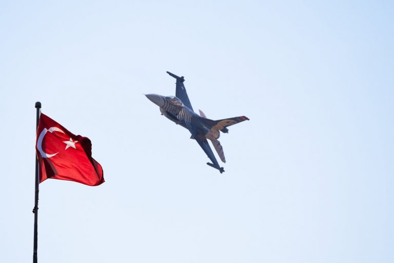 Πήρε τα F-16 κι έγινε καλά