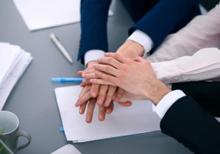 Pharmathen: Με παροχές και επενδύσεις, η εταιρία συνεχίζει να στηρίζει τους εργαζομένους της