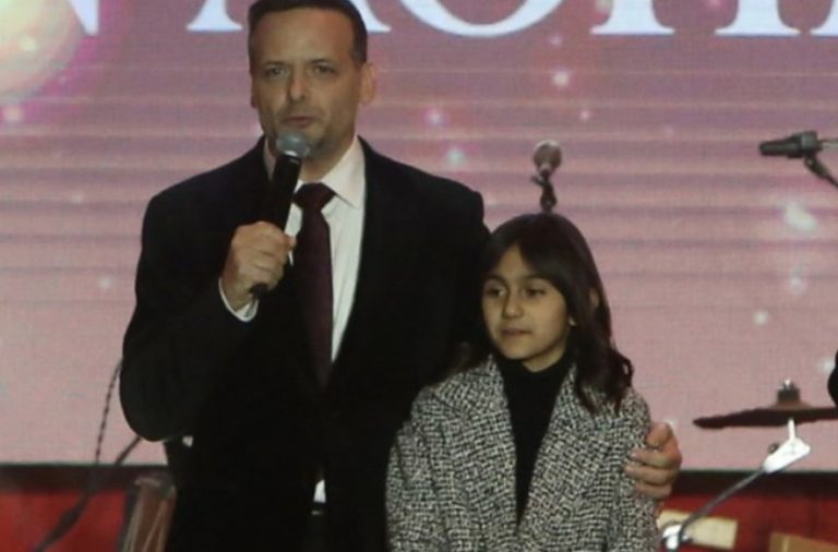 Η πρώτη αντίδραση του Νάσου Γαλακτερού μετά τα ρατσιστικά σχόλια για την κόρη του την Πρωτοχρονιά