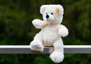 Θεσσαλονίκη: Κατέγραφε σε USB τις συνομιλίες του πρώην συζύγου της – Το έκρυβε σε λούτρινο κουκλάκι