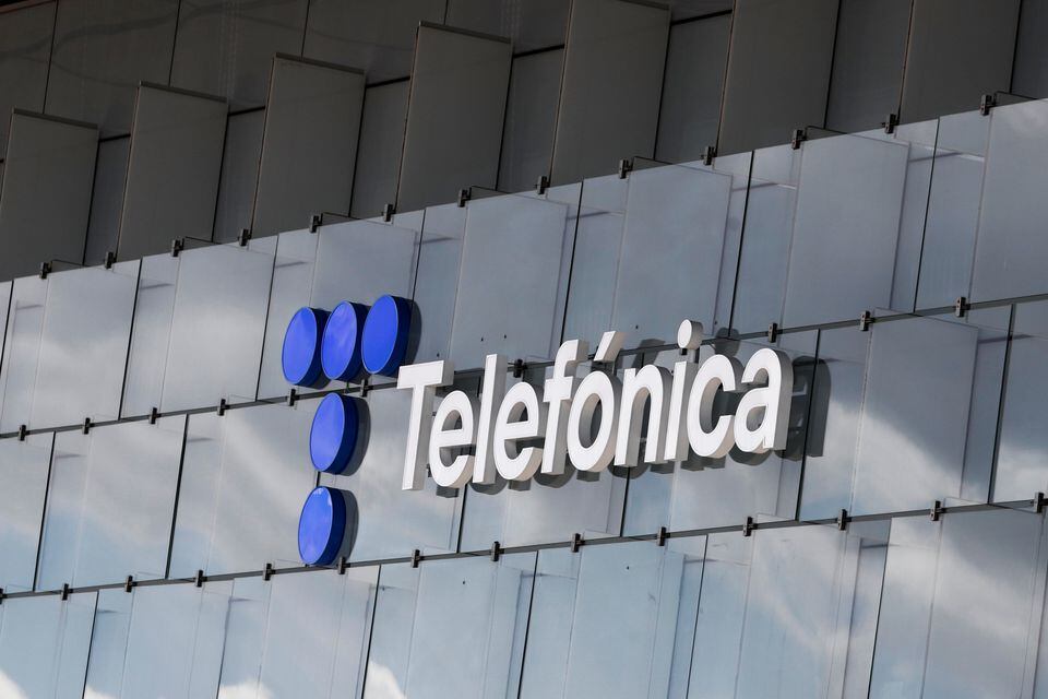 Ισπανία: Η Telefónica θα απολύσει πάνω από 3.400 εργαζομένους