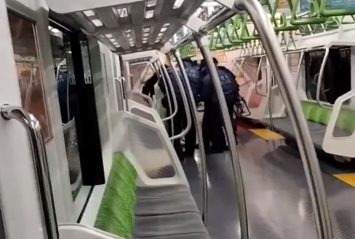 Τόκιο: Γυναίκα επιτέθηκε με μαχαίρι και τραυμάτισε τέσσερις επιβάτες στο τρένο