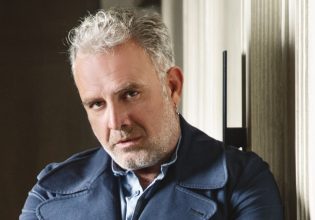 Ο Πασχάλης Τσαρούχας μιλά για τον ρόλο του στη «Γη της Ελιάς»