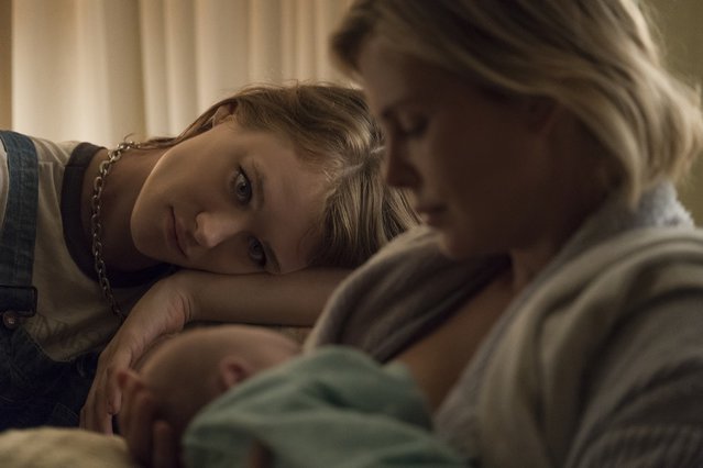 «Υπάρχει χαρά αλλά και αγανάκτηση»: Πώς μοιάζει στα αλήθεια η μητρότητα