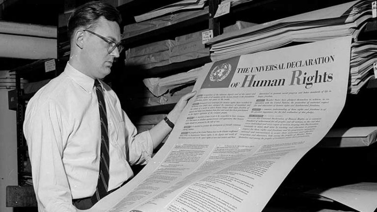 Τα δικαιώματα τα κατοχυρώνεις – δεν τα παζαρεύεις ούτε τα «συζητάς»