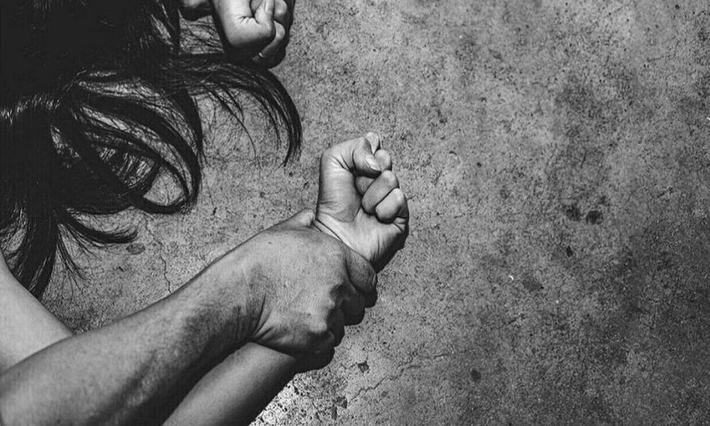 Εγκλημα στον Βόλο: «Βίαζε την κόρη μου και ο 4χρονος γιος μου ήταν στο δίπλα δωμάτιο» λέει ο πατέρας