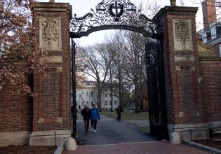 Ρεπουμπλικάνοι «φρενάρουν» τις αλλαγές στο εκπαιδευτικό σύστημα των ΗΠΑ – Πώς συμβάλλουν οι ακτιβιστές