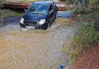 Ηλεία: Συναγερμός για όχημα που παρασύρθηκε από ορμητικό χείμαρρο – Αγνοούνται οι επιβαίνοντες