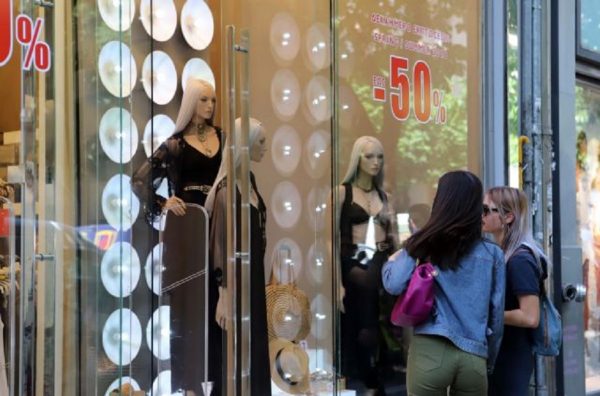 Κλειστά σήμερα τα καταστήματα – Πότε αρχίζουν οι εκπτώσεις