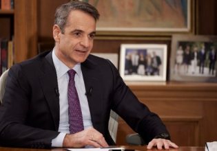 Παραδοχή Μητσοτάκη για τις τιμές ρεκόρ στα ράφια – Υποσχέσεις για αύξηση του κατώτατου μισθού πάνω από τα 800 ευρώ