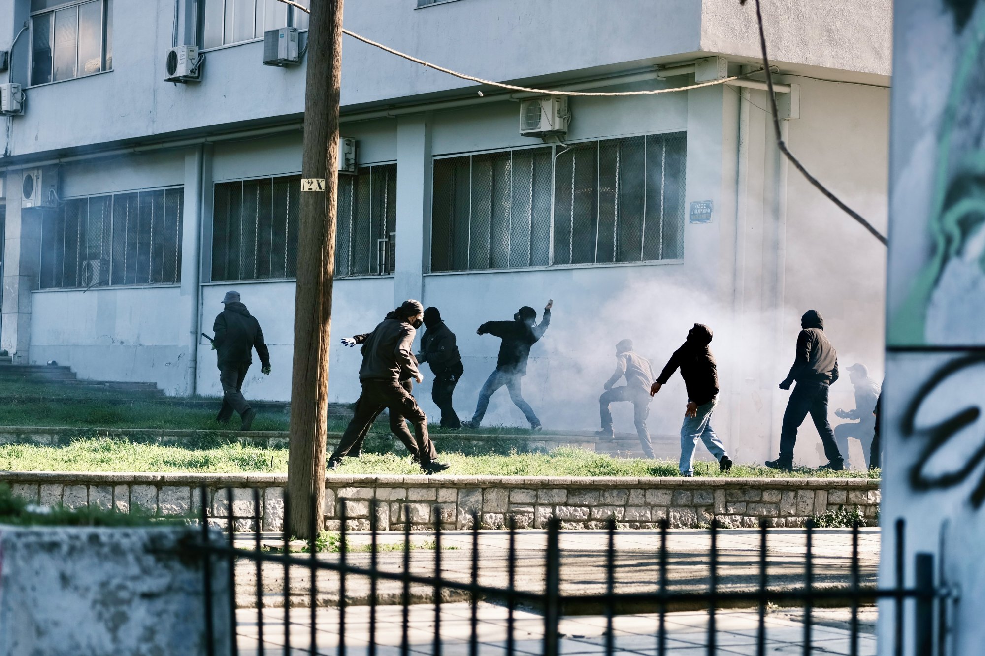 Θεσσαλονίκη: Επεισόδια και χημικά έξω από το ΑΠΘ