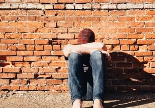 Ηλεία: Θύμα ξυλοδαρμού 14χρονος από συμμαθητή του στην Ανδραβίδα – Τους έβλεπαν και τους τραβούσαν βίντεο