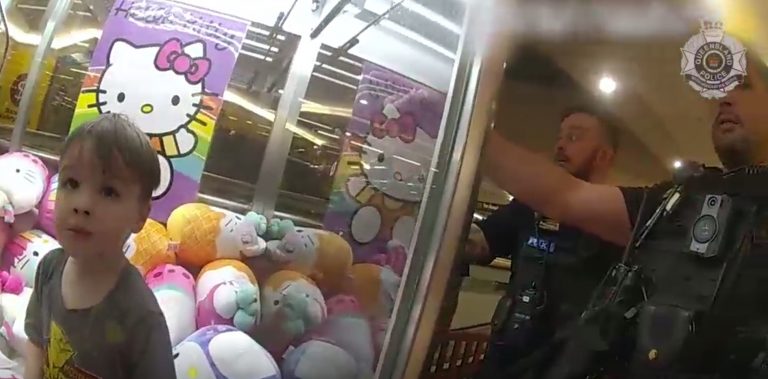 Αυστραλία: Τρίχρονος παγιδεύτηκε σε αυτόματο πωλητή παιχνιδιών