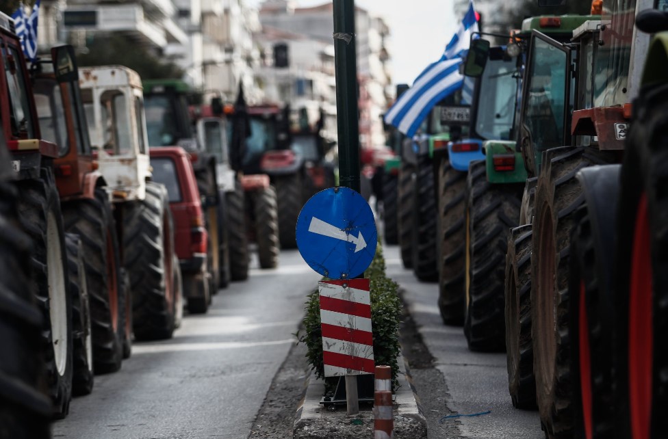 Για το ραντεβού με τον Μητσοτάκη ετοιμάζονται οι αγρότες - Αναμμένες οι μηχανές στα τρακτέρ για την Αθήνα