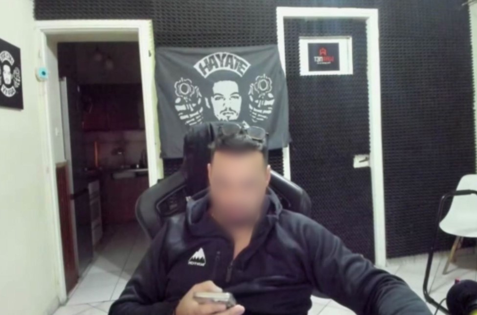 Προθεσμία για να απολογηθεί έλαβε ο youtuber που μετέδιδε live βασανισμούς ανθρώπων