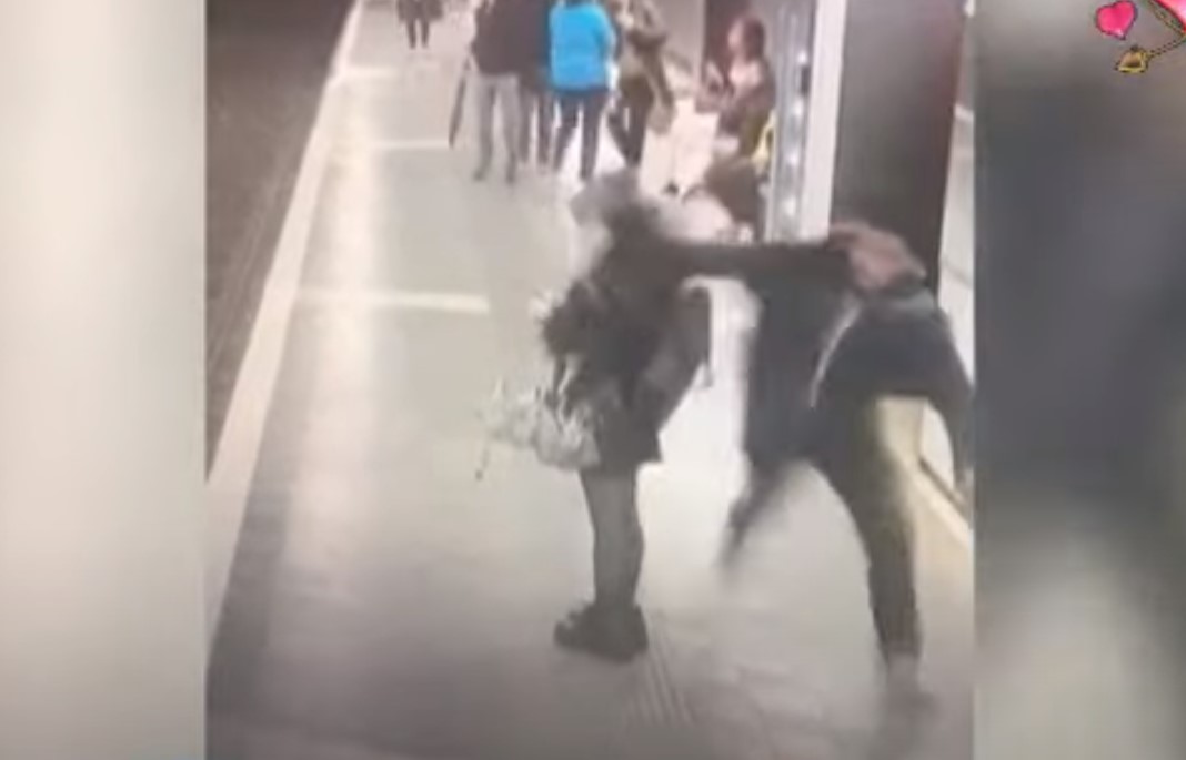 Ισπανία: Άντρας άρχισε να επιτίθεται σε γυναίκες σε σταθμό του μετρό - Δείτε το βίντεο