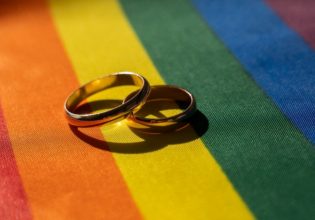 Στη Νέα Σμύρνη ο πρώτος γάμος ομόφυλου ζευγαριού – Η αγγελία στα «ΝΕΑ»