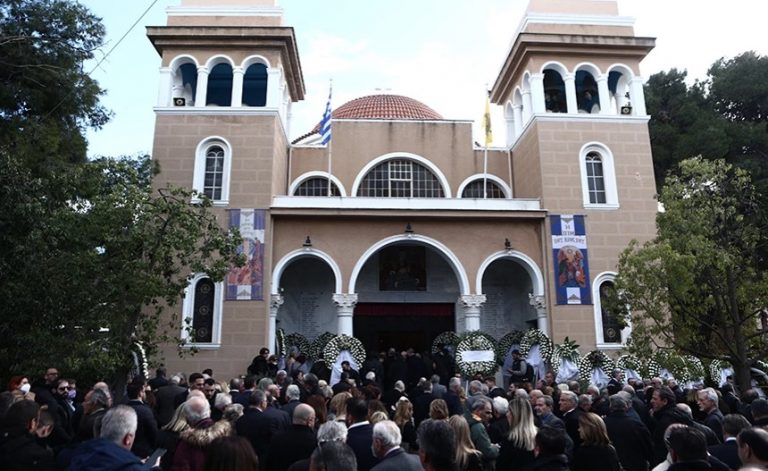 Λεωνίδας Γρηγοράκος: Πλήθος κόσμου στην κηδεία του πρώην υπουργού του ΠΑΣΟΚ