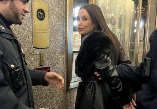 Χειροπέδες σε πασίγνωστη πορνοστάρ – Τι συνέβη;