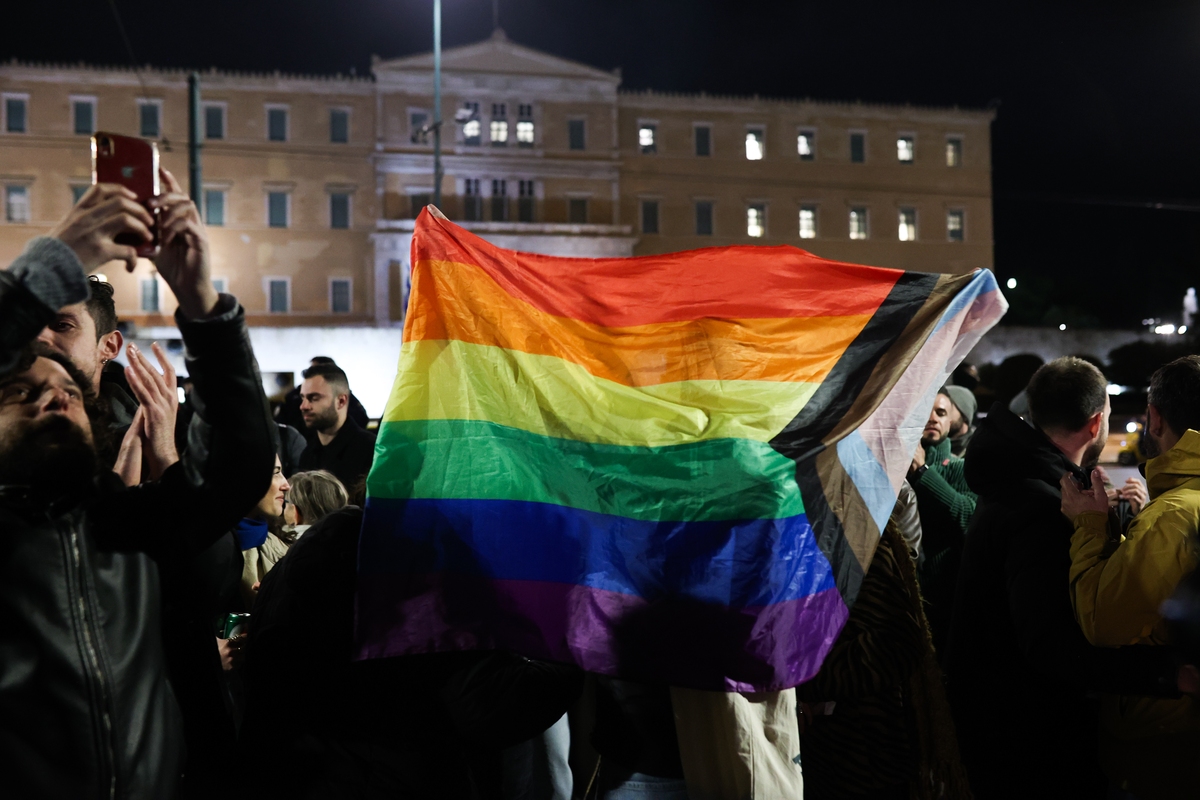 «Μαμά νικήσαμε»: Το μήνυμα ΛΟΑΤΚΙ+ ατόμου που έγινε viral και συγκίνησε