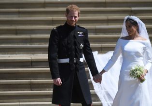 Βασίλισσα Ελισάβετ: Τι πίστευε για το νυφικό της Μέγκαν – Αποκαλύψεις για τη σχέση του Χάρι με το παλάτι