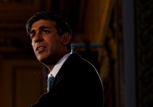 Λονδίνο: Δεν σχεδιάζουμε «μεγάλης κλίμακας ανάπτυξη» στρατευμάτων στην Ουκρανία