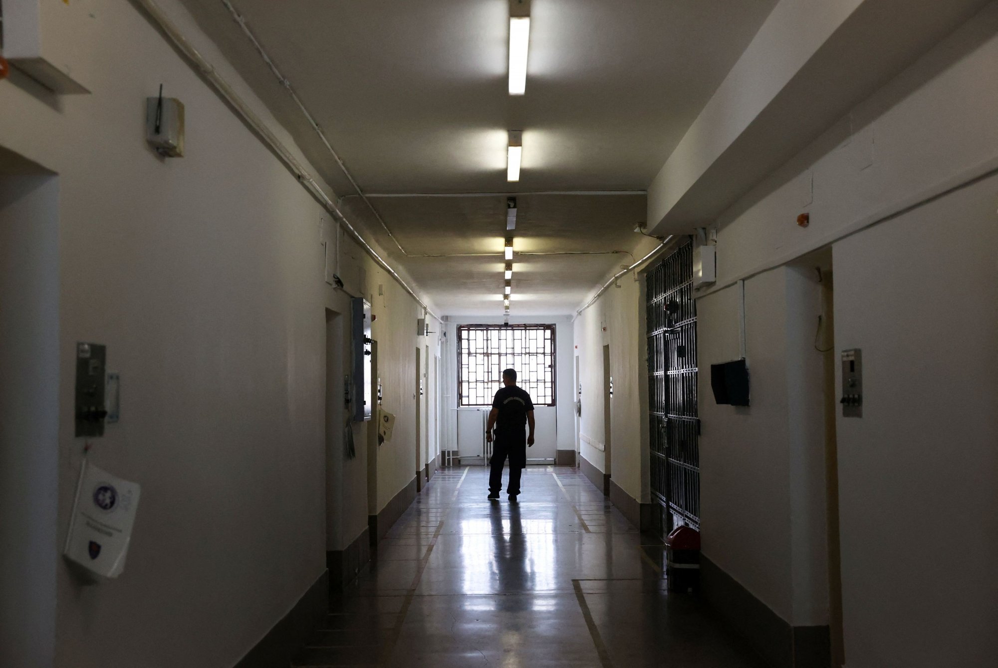 Ουγγαρία: Απάνθρωπες συνθήκες στις φυλακές του Ορμπάν - Κελιά «κλουβιά» γεμάτα ποντίκια και έντομα