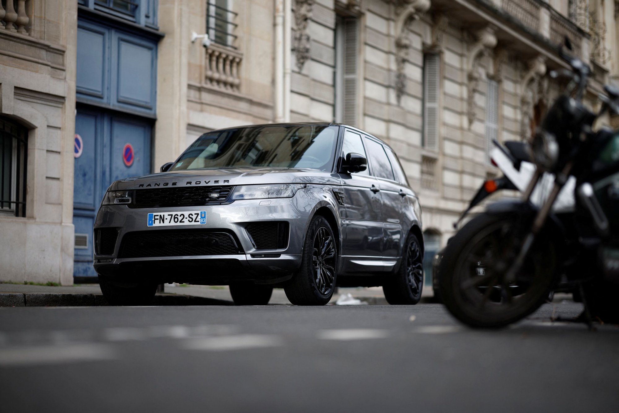 Παρίσι: Τριπλασιάζονται τα τέλη στάθμευσης των SUV για χάρη των ποδηλάτων