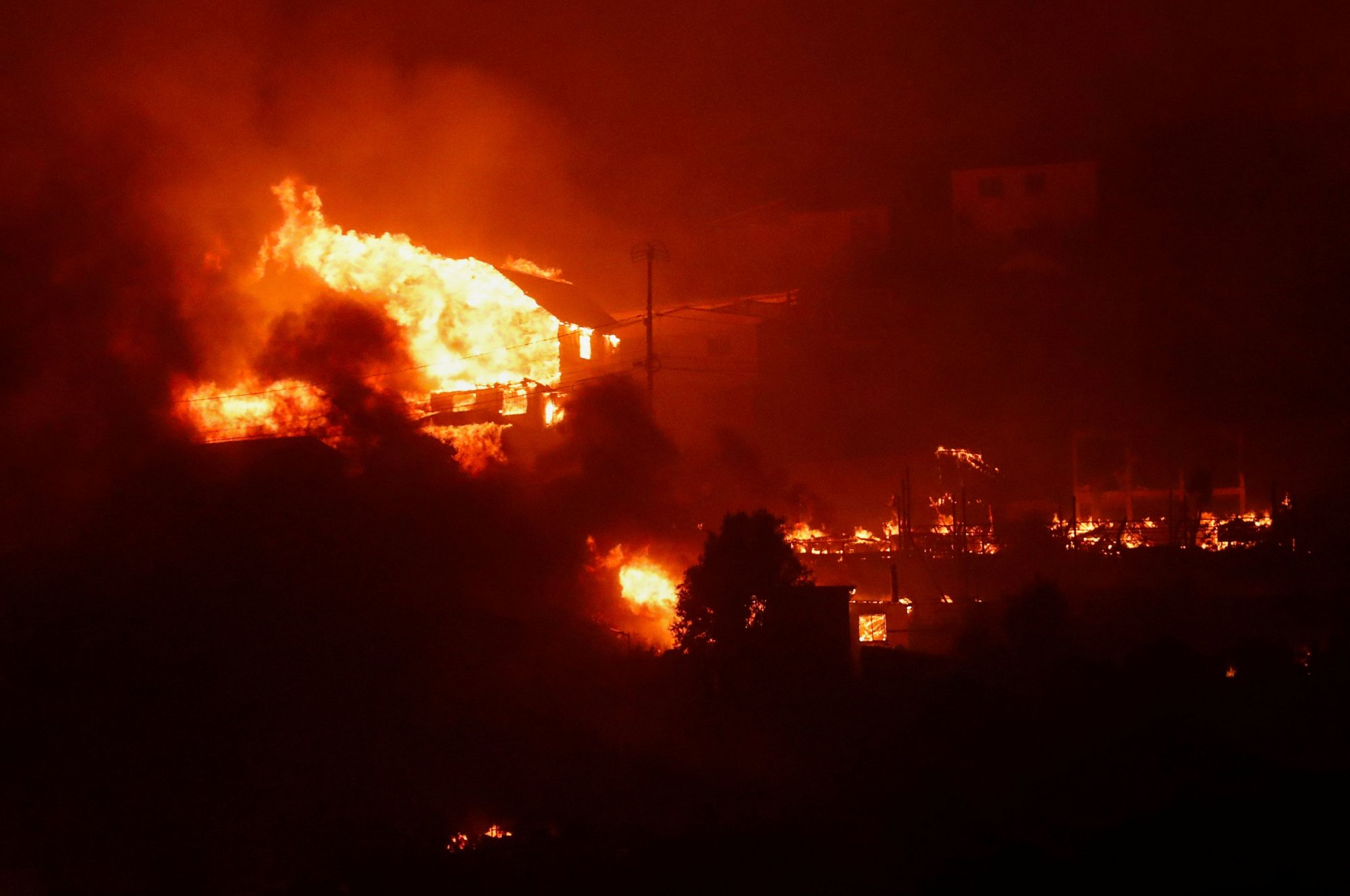 Χιλή: Δέκα νεκρούς έχουν αφήσει πίσω τους οι καταστροφικές δασικές πυρκαγιές που μαίνονται στη χώρα