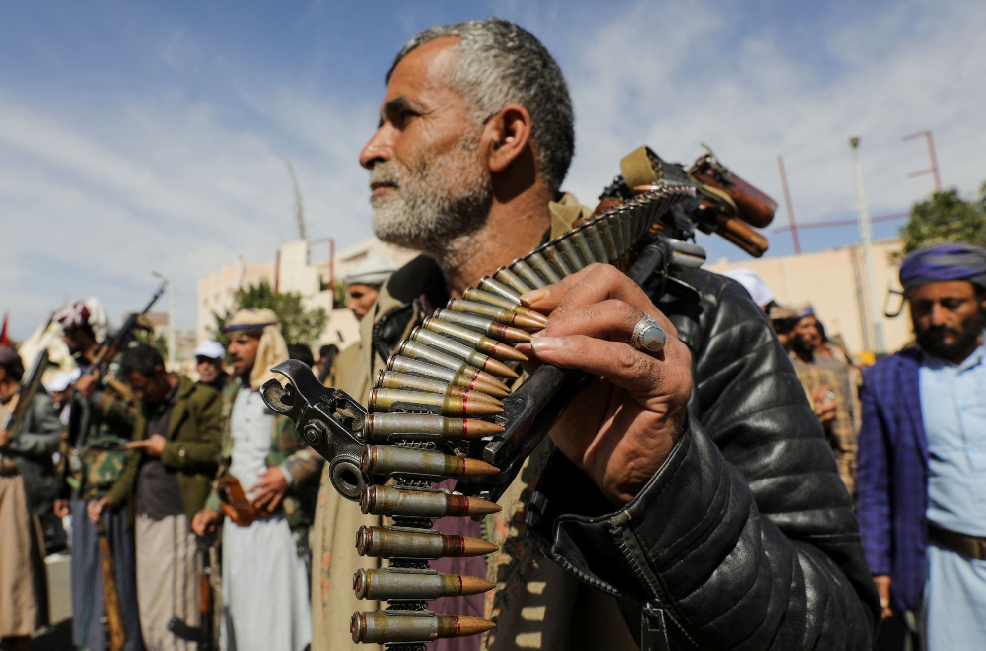 Χούθι: Απειλούν να κόψουν στη μέση τις επικοινωνίες Ευρώπης - Ασίας