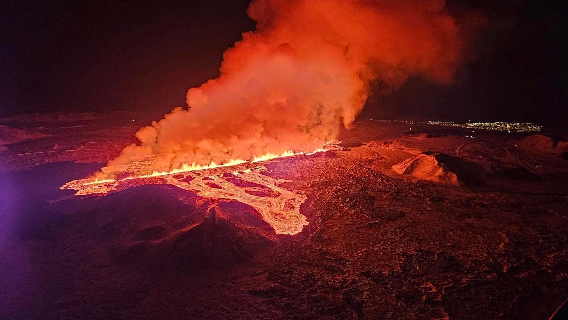 Ισλανδία: Εξερράγη ξανά το ηφαίστειο του Γκρίνταβικ - Ποτάμια λάβας πλησιάζουν την πόλη [Βίντεο]