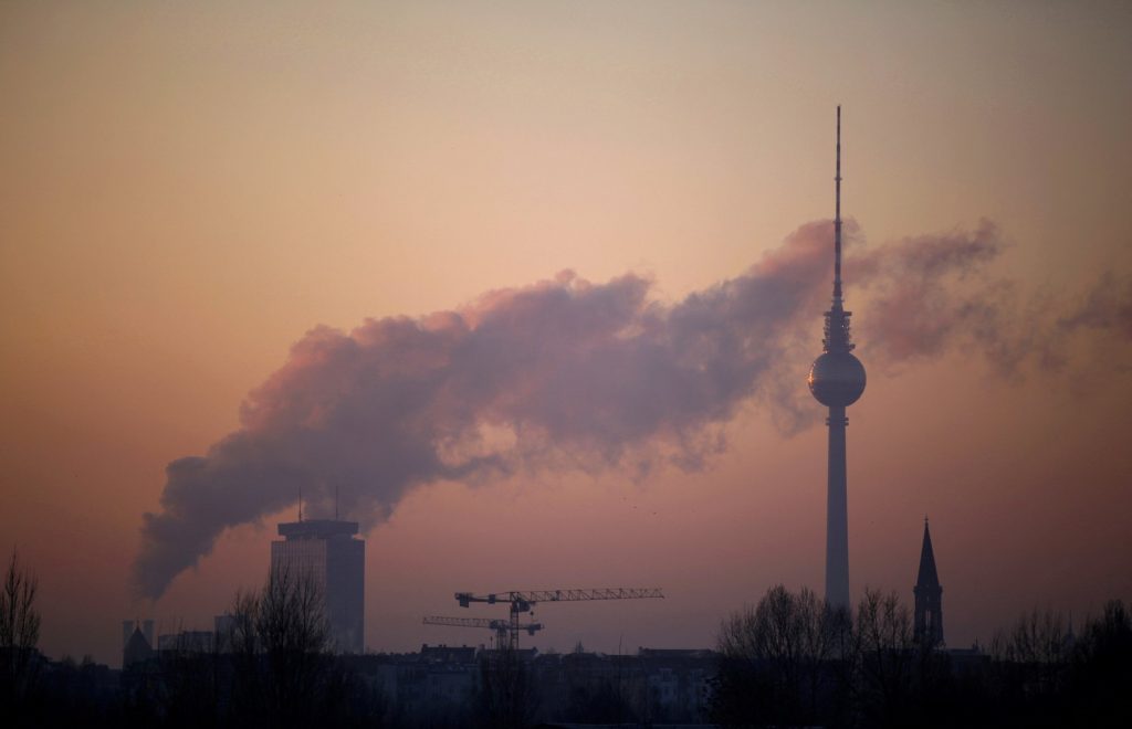 ΕΕ: Ο συνοριακός φόρος άνθρακα θα συμβάλει ελάχιστα στη μείωση των εκπομπών ρύπων