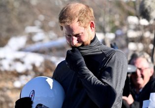 Βρετανία: Ο πρίγκιπας Χάρι δίνει το επώνυμο Sussex στα παιδιά του την ώρα που του κλείνουν την πόρτα