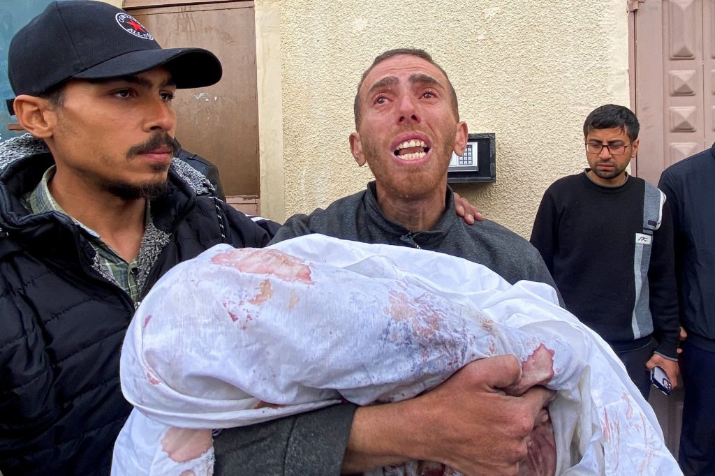 Live: Ατελείωτο αιματοκύλισμα σε Γάζα και Δυτική Όχθη – Συγκρατημένη αισιοδοξία για τις συζητήσεις στο Παρίσι