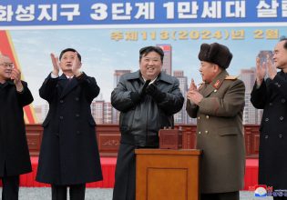 Β.Κορέα: Έστειλε 6.700 εμπορευματοκιβώτια με πυρομαχικά στη Ρωσία με αντάλλαγμα τρόφιμα