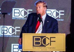 ΗΠΑ: Γιατί ο Τραμπ μπορεί να γίνει φτωχότερος κατά 452 εκατομμύρια δολάρια