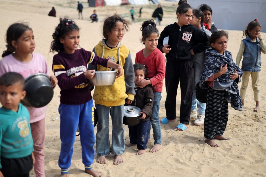 Γάζα: Στις 29.954 οι νεκροί – «Τα παιδιά λιμοκτονούν», «τα δολοφονούν σε αργή κίνηση»