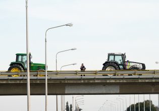Κάθοδο των αγροτών στην Αθήνα προανήγγειλε μέλος της Πανελλήνιας Επιτροπής Μπλόκων