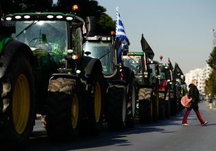 Δεν «σπάνε» τα μπλόκα, φέρνει μέτρα ο Μητσοτάκης – Ανακοινώσεις στη Βουλή για το ρεύμα