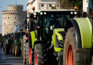 Με τα τρακτέρ «παρά πόδα» οι αγρότες κλιμακώνουν τον αγώνα – Ανυποχώρητοι παρά τα ψίχουλα Μητσοτάκη